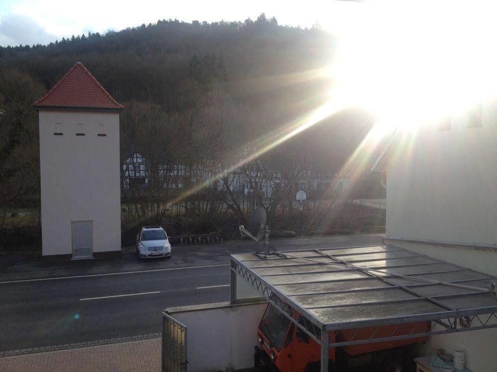 Landgasthof Zum Taunus Hotel Ober-Mörlen Exterior foto